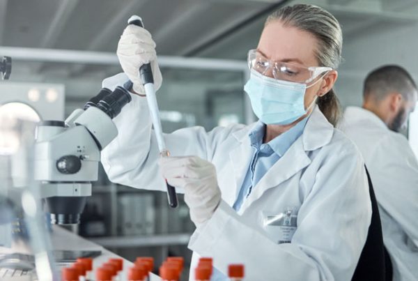 Trabajo seguro en laboratorio químico